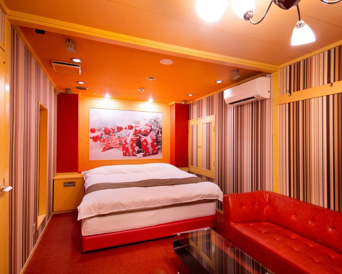 Love hotel リトルチャペルクリスマス Adult Only